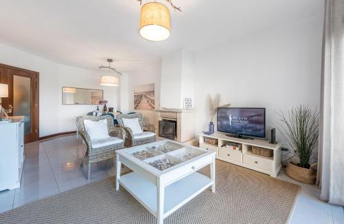Madalena Apartment | Relaxing Retreat at Madalena Beach with Pool & Tennis