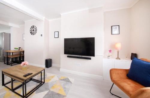 Liverpool House | Modern 2BR Home Near Anfield Stadium for Families