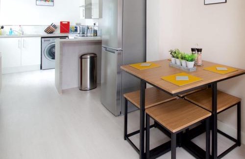 Liverpool House | Modern 2BR Home Near Anfield Stadium for Families