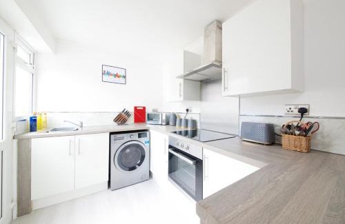 Liverpool House | Modern 2BR Home Near Anfield Stadium for Families