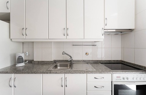 Aldoar Apartment | Modern Apartment Steps from Matosinhos Beach with Breakfast