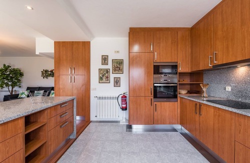 Moledo Apartment | Top-Rated GuestReady - Paracoba House with Family Amenities