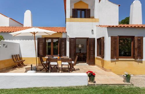 Praia das Macas House | Pet-Friendly JOIVY Cottage with Garden in Colares