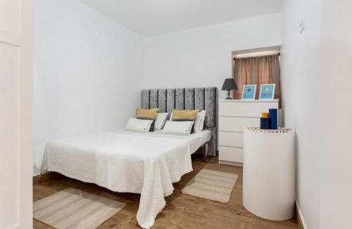 Varzea de Sintra House | Cozy JOIVY House with Patio - Family-Friendly Retreat