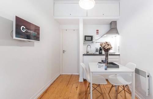 Sao Nicolau Apartment | Top-Rated GuestReady Riber Porto Apts with Family Amenities