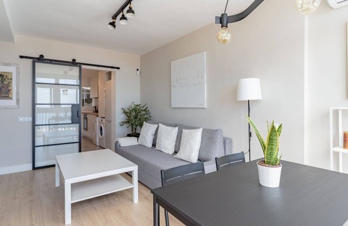 El Palo Apartment | Inviting Flat with Ocean View in Malaga for Your Getaway
