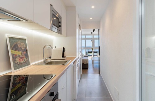 El Palo Apartment | Inviting Flat with Ocean View in Malaga for Your Getaway