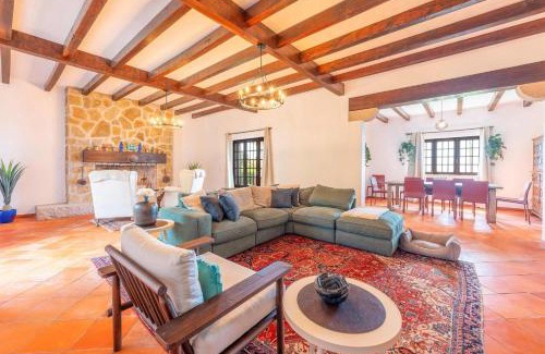 Azoia Apartment | GuestReady - Scenic Getaway in Colares
