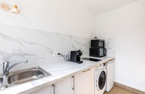Croulebarbe Apartment | GuestReady - Tranquil Getaway with Balcony & Spa Access