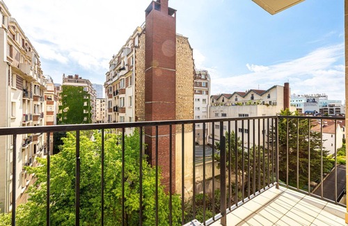 Croulebarbe Apartment | GuestReady - Tranquil Getaway with Balcony & Spa Access