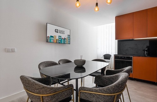 Lordelo do Ouro e Massarelos Apartment | Cozy Lodge in Sedona with Kitchen & Breakfast Included