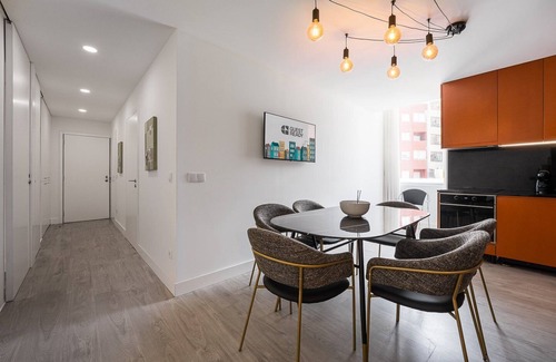Lordelo do Ouro e Massarelos Apartment | Cozy Lodge in Sedona with Kitchen & Breakfast Included
