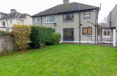 Rathfarnham House | Tranquil Retreat at GuestReady near Castle Golf Club
