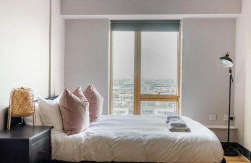 Grand Canal Dock Apartment | GuestReady - Stunning views from Millenium Tower