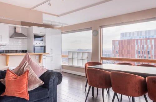 Grand Canal Dock Apartment | GuestReady - Stunning views from Millenium Tower