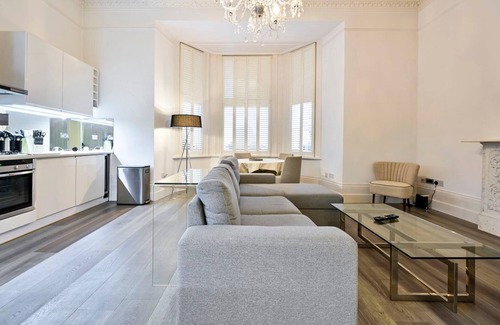 Redcliffe Apartment | Discover GuestReady: A Tranquil Retreat in Earl's Court