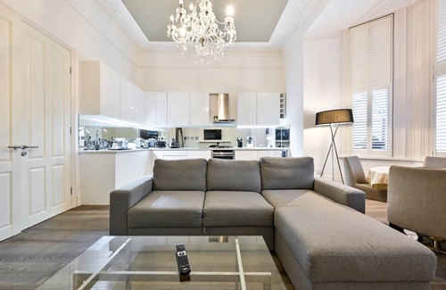 Redcliffe Apartment | Discover GuestReady: A Tranquil Retreat in Earl's Court