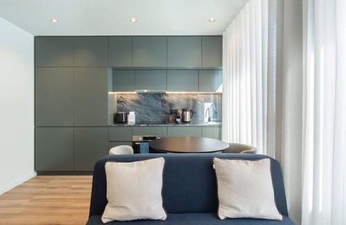 Mafamude Apartment | Trendy Studio in Gaia with Family-Friendly Amenities