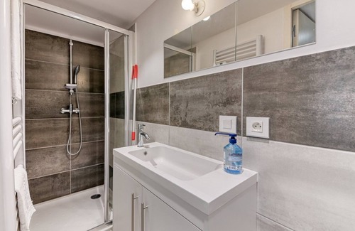 Villette - Maisons Neuves Apartment | Serene City Retreat with Spa & Family-Friendly Amenities