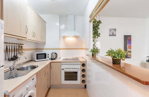 La Trinidad Apartment | Relaxing Retreat at GuestReady in Málaga with Spa & Breakfast
