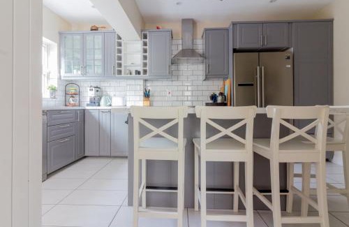 Dublin House | Serene Getaway at GuestReady in Kimmage - Family Friendly