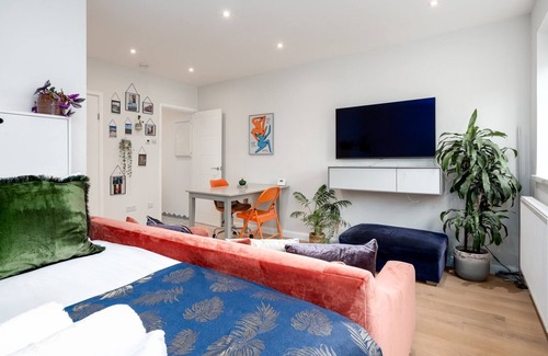 Lambeth Apartment | GuestReady - Trendy Studio in Brixton with Spa & Breakfast