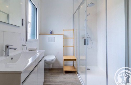 Ecouflant Bed & Breakfast | Cozy Guestroom Écouflant: Family-Friendly Studio Stay