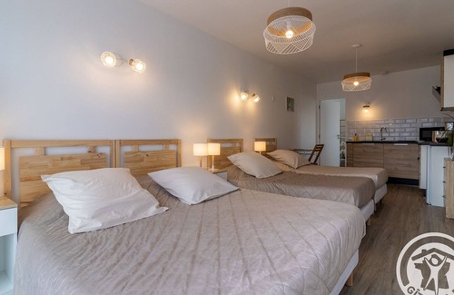 Ecouflant Bed & Breakfast | Cozy Guestroom Écouflant: Family-Friendly Studio Stay