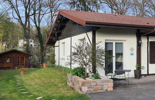 Epinal Bed & Breakfast | Cozy Guestroom Épinal for 2 with Pool & Family Amenities