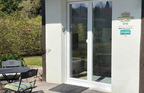 Epinal Bed & Breakfast | Cozy Guestroom Épinal for 2 with Pool & Family Amenities