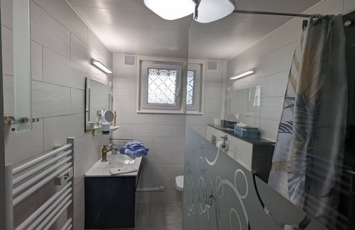 Bruyeres Bed & Breakfast | Cozy Guestroom Bruyères Studio for Two with Spa & Breakfast