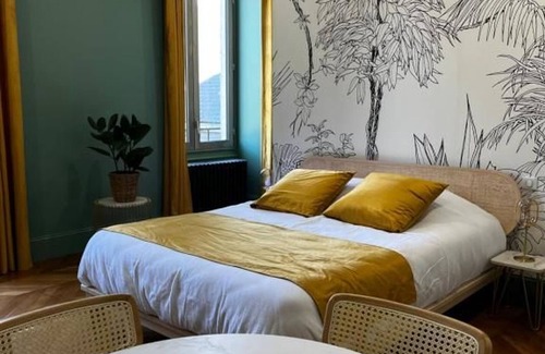 La Fleche Bed & Breakfast | Cozy Guestroom La Flèche: Studio Flat for 2 with Pool