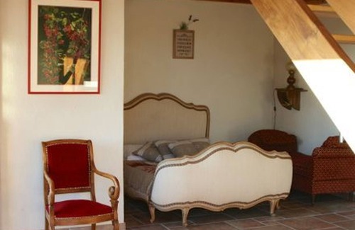 Pouligny-Notre-Dame Bed & Breakfast | Cozy Studio Flat in Pouligny-Notre-Dame for 6 Guests