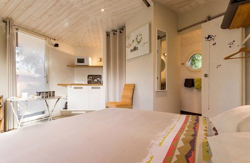 Port-Saint-Pere Bed & Breakfast | Cozy Studio Flat in Port-Saint-Père with Pool & Spa