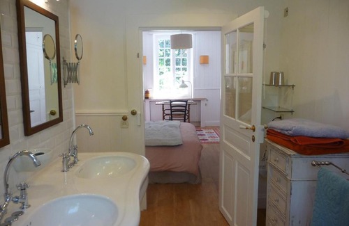 Presnoy House | Cozy Guestroom Presnoy for 2 - Perfect for Families