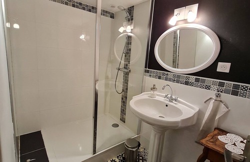 Raon-les-Leau Bed & Breakfast | Cozy Guestroom in Raon-lès-Leau with Spa & Breakfast