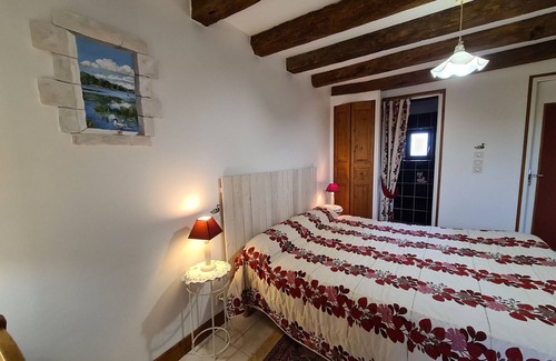 Saulnay Bed & Breakfast | Cozy Guestroom Saulnay: Studio Flat for Two with Breakfast
