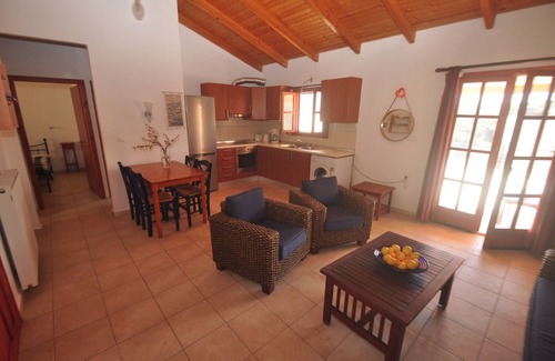 Kissamos Apartment | Discover "A Little Paradise" with Ocean Views & Pool Access