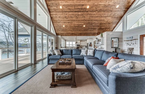 Big Creek House | Guest Favorite: Premier Lake House with Two-Story Dock