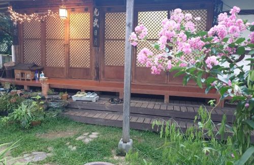 Jeonju House | Cozy Gugangjae Hanok Stay: Pet-Friendly and Family-Ready