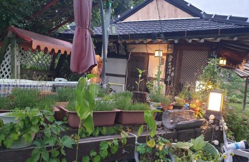 Jeonju House | Cozy Gugangjae Hanok Stay: Pet-Friendly and Family-Ready