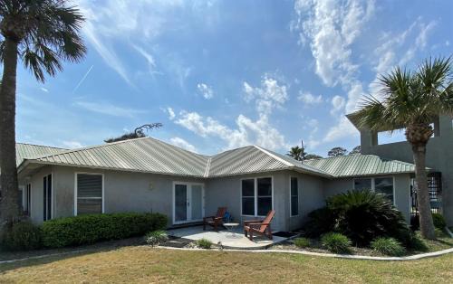 Jekyll Island Apartment | Discover Guiding Light Unit C - Ground Floor Family Retreat