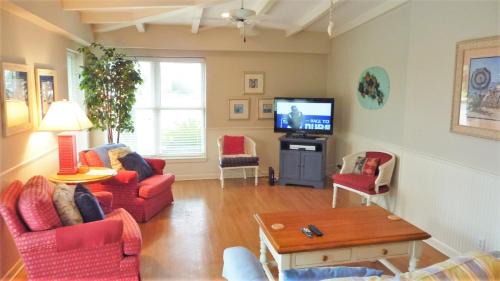 Jekyll Island Apartment | Discover Guiding Light Unit C - Ground Floor Family Retreat