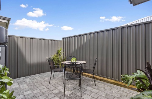 Perth House | Modern Family Retreat in Guildford with Free WiFi & Parking