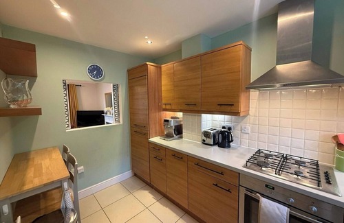 Guildford House | Guildford Retreat: 4BD Riverside Escape and Garden