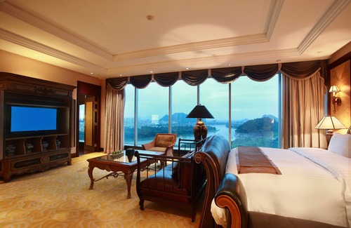 Xiufeng Hotel | Discover the Guilin Lijiang Waterfall Hotel: 4-Star Retreat