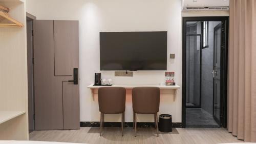 Xiufeng House | Cozy Guilin Meishe Homestay with Breakfast & Child Services
