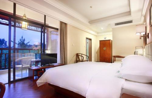 Qixing Resort | Serene Guilin Zizhou Panorama Resort with Oceanfront Views