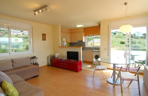 Llanca Apartment | Cozy Apartment Llançà with Spa and Kitchen for 5 Guests