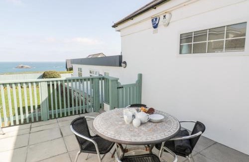 Newquay House | Guillemot: 5-Star Pet-Friendly Hotel with Top Guest Ratings